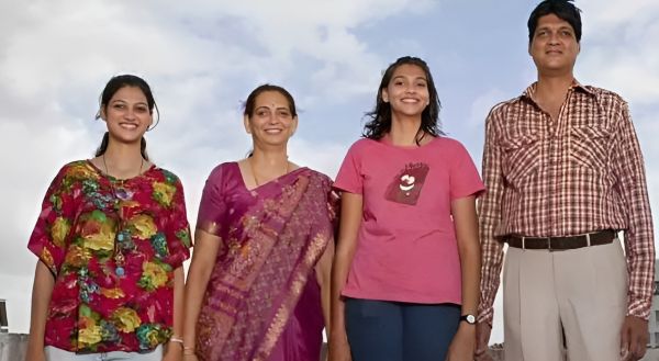 Rising Above the Crowd: Pune’s Towering Kulkarni Family Inspires a Nation