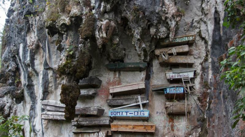 The Burial Cliffs of Sagada and Their Hanging Coffins Taking burial traditions to new heights!