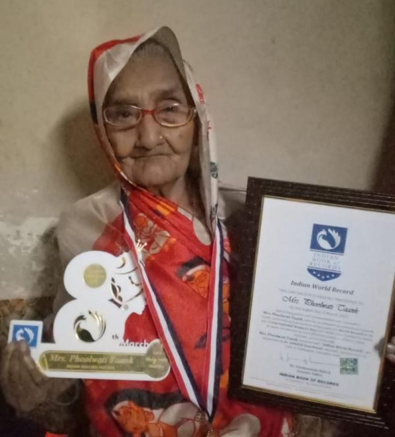A Bite for Better Health: Mrs. Phoolwati Taank Joins a Record-Breaking Wellness Movement