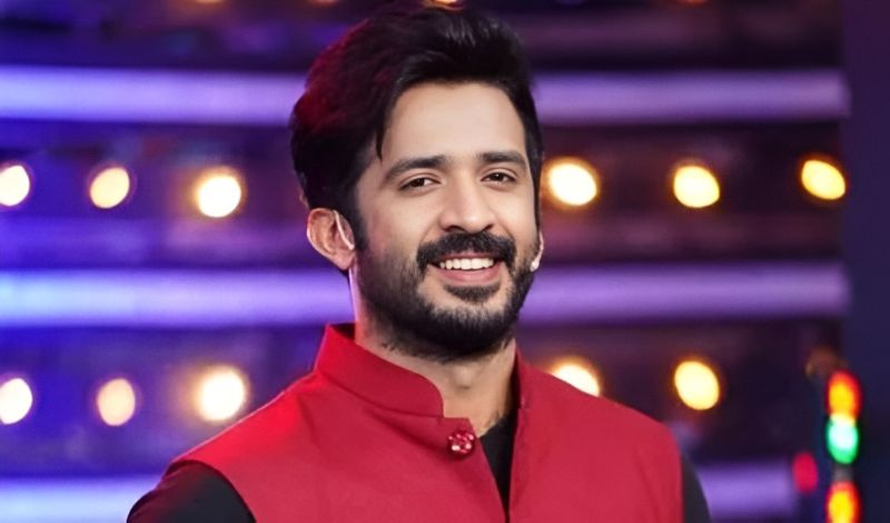 A Voice that Connects Millions: The Inspiring Journey of Anchor Ravi